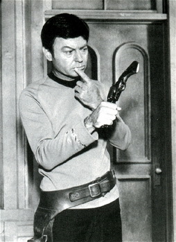 Star Trek Gallery - kelley_mccoy_gun.jpg