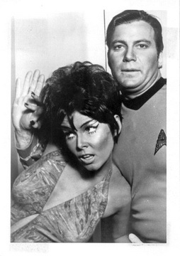 Star Trek Gallery - kirk_marta.jpg