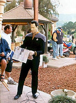 Star Trek Gallery - spiner_ins_bts.jpg