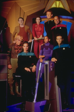 Star Trek Gallery - Star-Trek-gallery-crews-0010.jpg