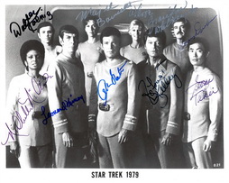 Star Trek Gallery - star-trek-signed-1979-cast-photo-3.jpg