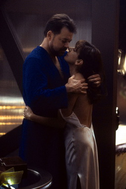 Star Trek Gallery - riker_troi_embrace2.jpg