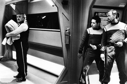 Star Trek Gallery - deleted_scene_st6_assassins_stalk_scotty.jpg