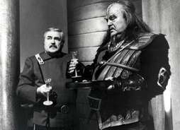 Star Trek Gallery - doohan_drinks_with_klingon_st5.jpg