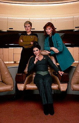 Star Trek Gallery - fem_trio_pb_05.jpg