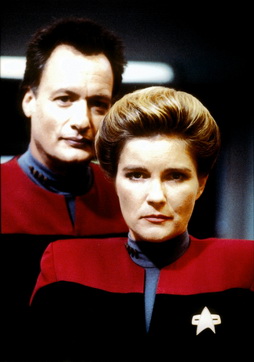 Star Trek Gallery - janeway_and_q.jpg