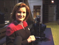 Star Trek Gallery - janeway_cargobay_bts.jpg