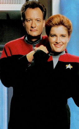 Star Trek Gallery - janeway_q.jpg