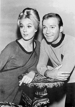 Star Trek Gallery - kirk_and_chick.jpg