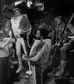 Star Trek Gallery - koening_strung_up_twok.jpg