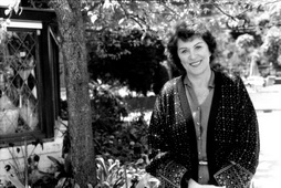 Star Trek Gallery - majel_barrett_roddenberry.jpg