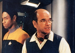 Star Trek Gallery - picardo_directing_russ.jpg