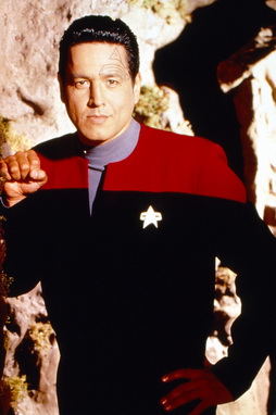 Star Trek Gallery - s5hq_chakotay.jpg