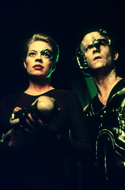 Star Trek Gallery - seven_and_icheb.jpg