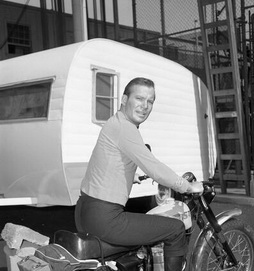 Star Trek Gallery - shatner_bike_trailer.jpg