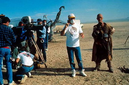 Star Trek Gallery - shatner_desert_st5.jpg