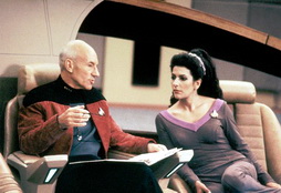 Star Trek Gallery - stewart_sirtis_s5_bts.jpg