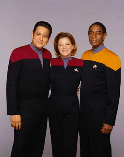 Star Trek Gallery - voyager_commanders.jpg
