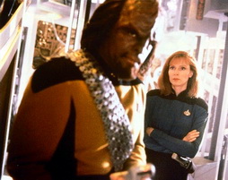 Star Trek Gallery - worf_crusher_bobw.jpg