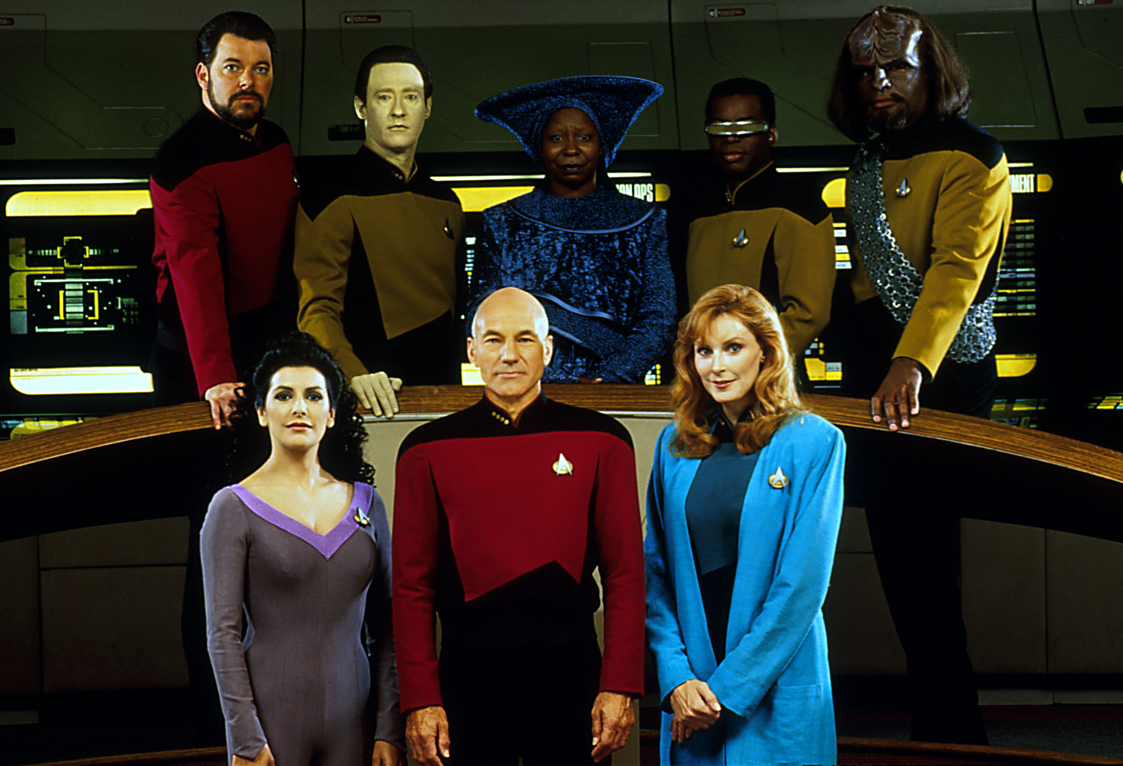 Star Trek Gallery: Crews.