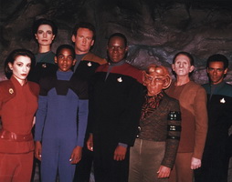 Star Trek Gallery - 1st_ds9cast_alternate.jpg