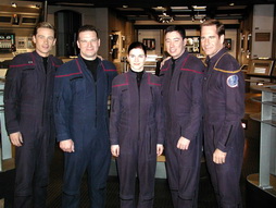 Star Trek Gallery - Star-Trek-Enterprisecrew.jpg