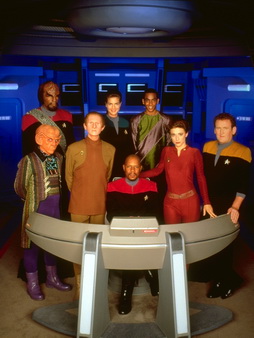 Star Trek Gallery - Star-Trek-gallery-crews-0011.jpg