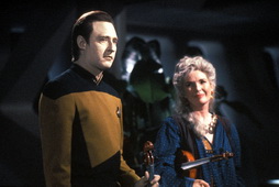 Star Trek Gallery - data_and_mom.jpg