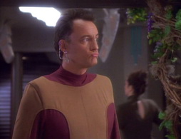 Star Trek Gallery - qless094.jpg