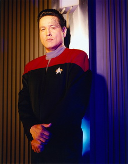 Star Trek Gallery - chakotay_s5hq_pbvariant.jpg