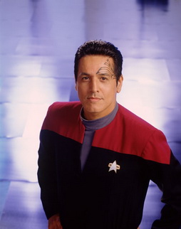 Star Trek Gallery - chakotay_s7_a.jpg