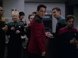 Star Trek Gallery - someonetowatchoverme_414.jpg